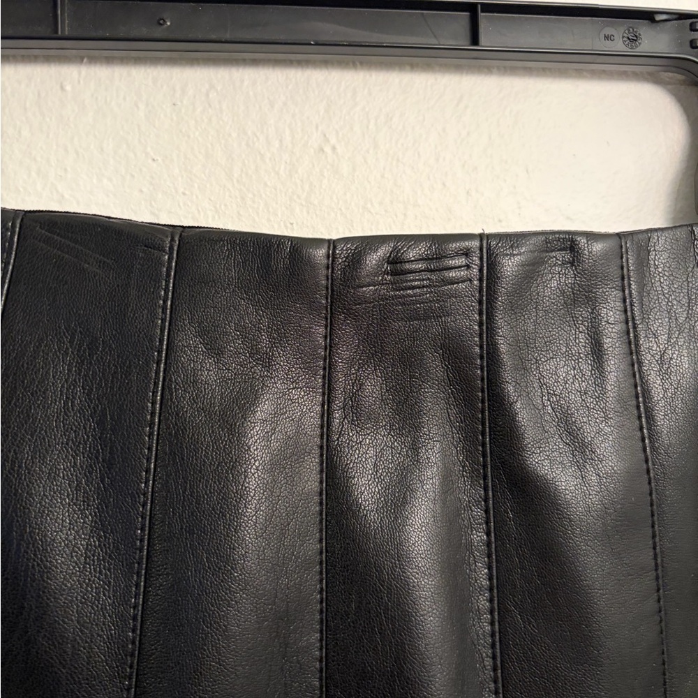 Alice & Olivia faux Leather Pleated Skirt size 6 - Picture 4 of 7